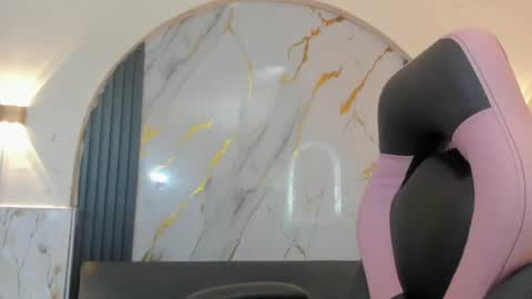 Snapshot of ashleytravis_ chatting on June 16, 2026, 9:39 pm online show from June 16, 2026, 9:39 pm