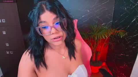 Ashleyy18   online show from October 16, 2025, 2:56 am