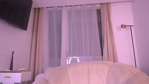 Snapshot of ashleyyfox_ chatting on February 1, 2025, 1:34 am Ashley Fox online show from February 1, 2025, 1:34 am