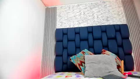 ashlybenison online show from February 14, 2025, 4:58 am