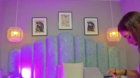 ashlye_collins online show from July 22, 2026, 3:53 am