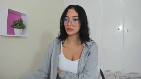 Camila online show from February 10, 2025, 1:11 pm