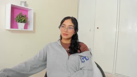 Camila online show from February 28, 2025, 1:58 pm