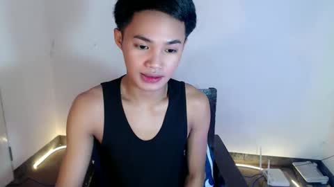 asian_lover05 online show from March 5, 2026, 5:53 pm