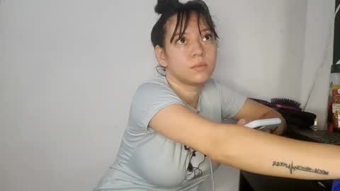 Snapshot of asian_sweet_damara chatting on October 13, 2025, 3:56 pm Damara Roland online show from October 13, 2025, 3:56 pm
