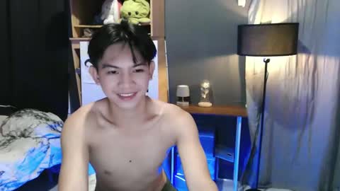 Snapshot of asian_wayne chatting on February 12, 2025, 1:37 pm wayne online show from February 12, 2025, 1:37 pm