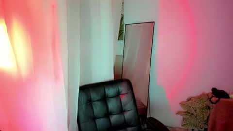 Hien online show from April 6, 2026, 12:19 am