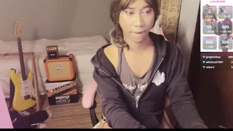 Snapshot of asianfemboycd chatting on December 27, 2024, 3:04 pm Emi online show from December 27, 2024, 3:04 pm