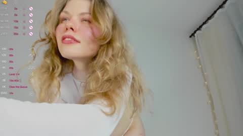 Snapshot of ass_latte chatting on January 19, 2025, 1:43 am Sasha online show from January 19, 2025, 1:43 am