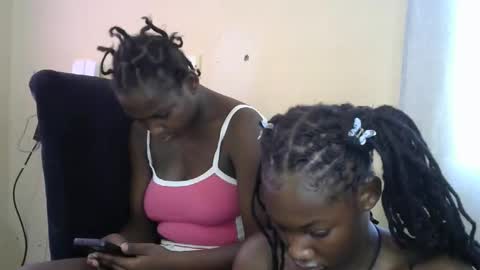 Snapshot of ass_wife chatting on October 15, 2025, 11:32 am ass_wife online show from October 15, 2025, 11:32 am