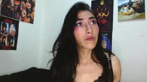 Snapshot of asterothxznikki chatting on December 17, 2024, 9:07 am Asterothxznikki online show from December 17, 2024, 9:07 am