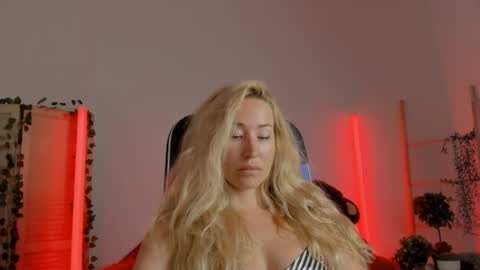 astramonroe online show from July 28, 2026, 2:13 pm