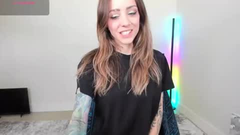 Astrid Luxe online show from June 9, 2026, 4:07 pm