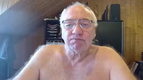 asusandy online show from May 11, 2026, 8:20 am