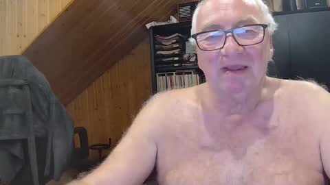 Snapshot of asusandy chatting on May 16, 2026, 12:29 am asusandy online show from May 16, 2026, 12:29 am