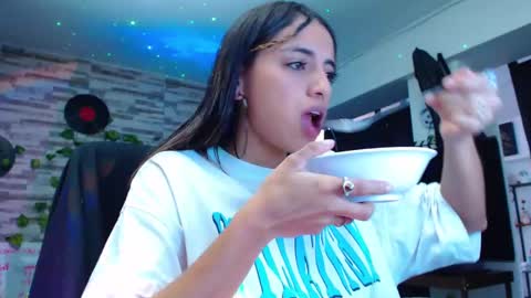 Snapshot of ateneasairce chatting on January 19, 2025, 2:06 pm Atenea online show from January 19, 2025, 2:06 pm