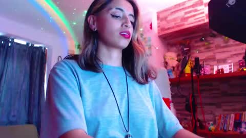 Snapshot of ateneasairce chatting on February 7, 2025, 8:53 pm Atenea online show from February 7, 2025, 8:53 pm