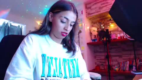 Snapshot of ateneasairce chatting on February 14, 2025, 3:05 pm Atenea online show from February 14, 2025, 3:05 pm