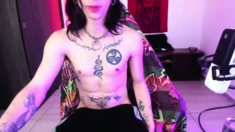 Snapshot of atheneoo_ chatting on May 2, 2026, 7:02 am athenauwu online show from May 2, 2026, 7:02 am