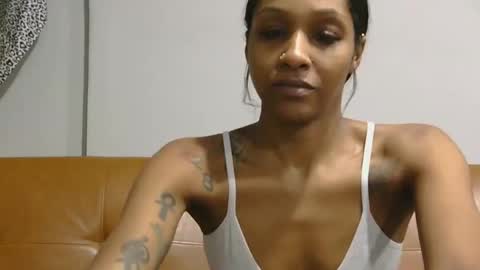 Snapshot of atirahcali chatting on September 23, 2025, 12:41 pm AtirahCali online show from September 23, 2025, 12:41 pm