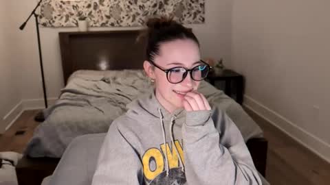 Snapshot of audreyjones03 chatting on February 18, 2025, 12:37 am Miss Audrey online show from February 18, 2025, 12:37 am