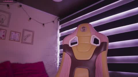 aura_rouss online show from November 15, 2025, 3:19 pm