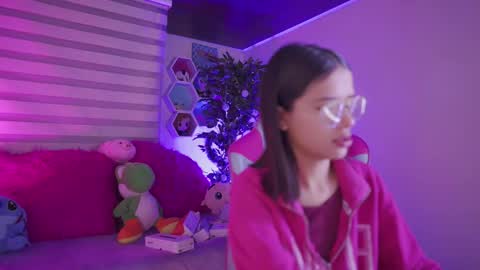 aura_rouss online show from December 3, 2025, 12:51 am
