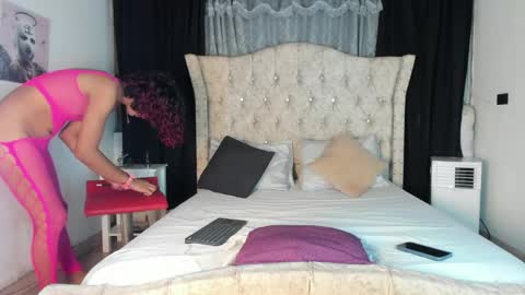 Snapshot of aura_sterling chatting on June 8, 2026, 10:59 am Aura online show from June 8, 2026, 10:59 am