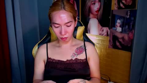 Snapshot of aurakharisma_xx chatting on October 8, 2025, 6:33 am Miss awra online show from October 8, 2025, 6:33 am