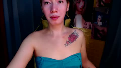 Snapshot of aurakharisma_xx chatting on October 18, 2025, 6:37 am Miss awra online show from October 18, 2025, 6:37 am