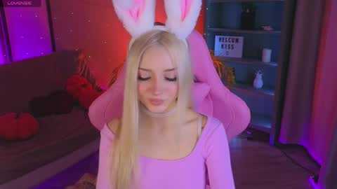 Aura online show from April 2, 2026, 8:39 pm