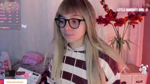 Snapshot of aurora_blaack chatting on November 22, 2025, 5:28 am val online show from November 22, 2025, 5:28 am