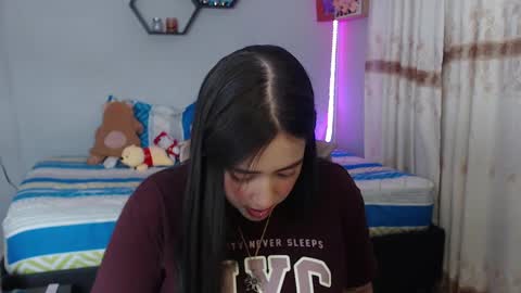 Snapshot of aurora_shy_ chatting on December 18, 2024, 1:05 am Aurora online show from December 18, 2024, 1:05 am