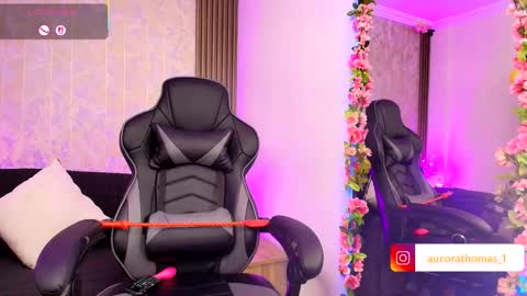 Snapshot of aurora_thomas chatting on October 23, 2025, 12:43 am Aurora online show from October 23, 2025, 12:43 am