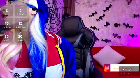 Snapshot of aurora_thomas chatting on November 2, 2025, 4:04 am Aurora online show from November 2, 2025, 4:04 am