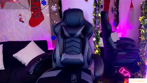 Snapshot of aurora_thomas chatting on December 22, 2025, 4:42 am Aurora online show from December 22, 2025, 4:42 am