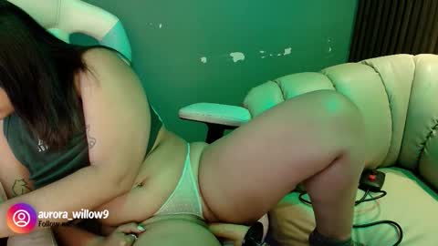 aurora_willow9 online show from November 28, 2025, 4:37 am