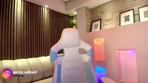 aurora_willow9 online show from December 18, 2025, 3:45 am