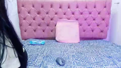 auroraa_miller online show from October 2, 2025, 11:50 am