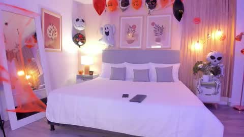 Aurora online show from October 31, 2025, 9:49 pm