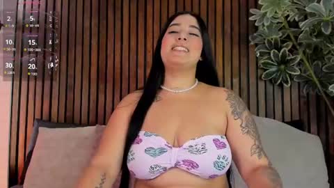 auroraqueenn online show from July 16, 2026, 8:37 pm