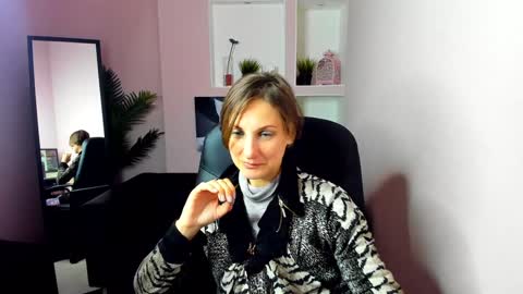 Snapshot of aurorascript chatting on December 18, 2024, 7:30 pm Aurora online show from December 18, 2024, 7:30 pm