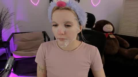 aurorawrenfield online show from March 9, 2026, 4:27 am