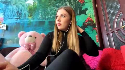 Snapshot of aurorekhuu chatting on February 10, 2026, 11:03 am Elizabeth online show from February 10, 2026, 11:03 am