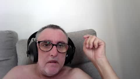 aussie_ozzie online show from June 13, 2026, 1:36 am