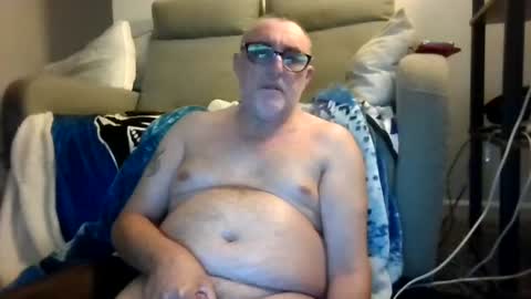 aussie_ozzie online show from July 6, 2026, 3:03 pm