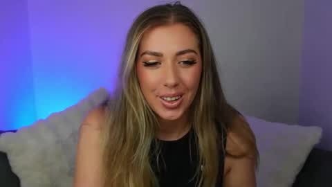 Snapshot of aussielulu chatting on October 17, 2025, 11:24 am aussielulu online show from October 17, 2025, 11:24 am