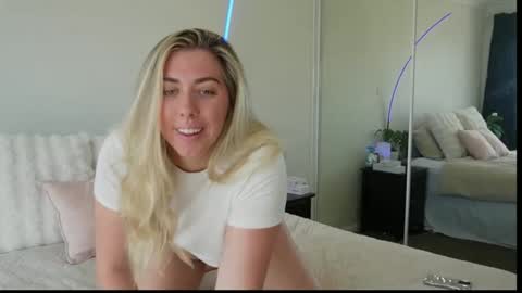 Snapshot of aussielulu chatting on November 24, 2025, 11:37 pm aussielulu online show from November 24, 2025, 11:37 pm