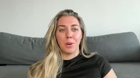 aussielulu online show from April 3, 2026, 12:52 am