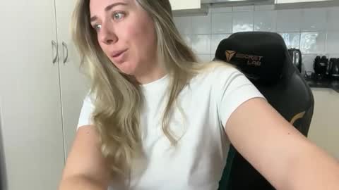 aussielulu online show from April 12, 2026, 1:10 am